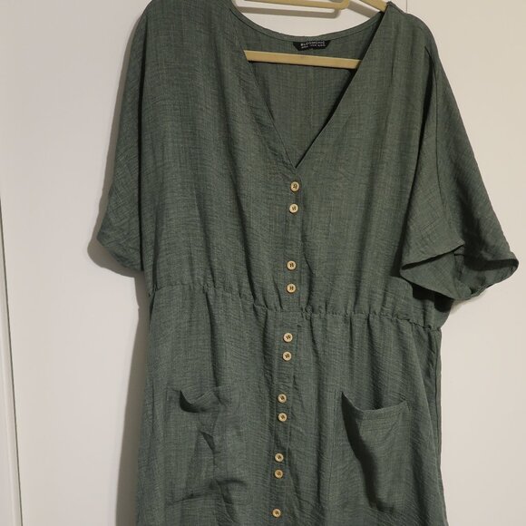 BloomChic Dresses & Skirts - Bloomchic Green Dress